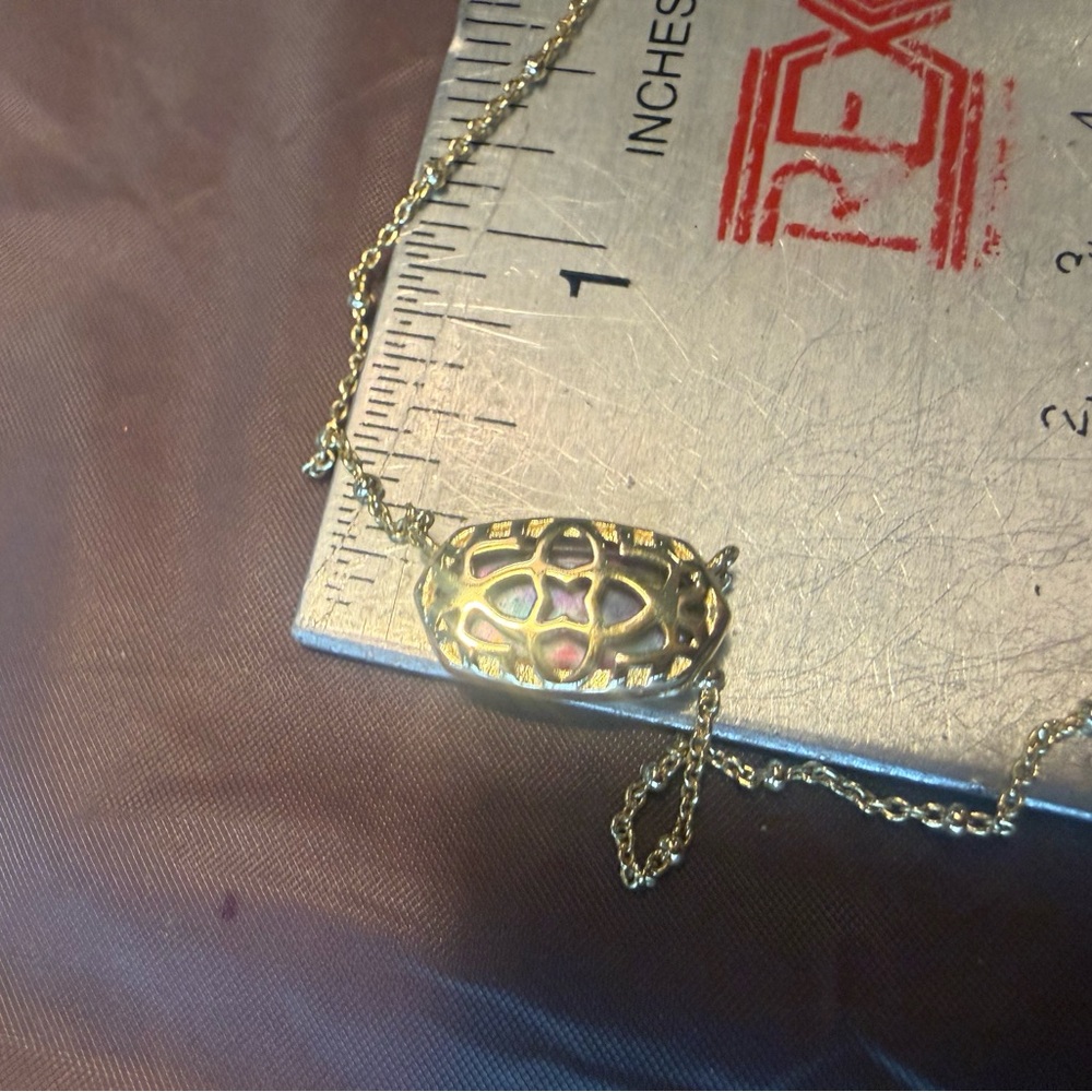 Kendra Scott Elisa 14 Gold Chain Necklace with Lilac Abalone Oval Pendant - Picture 6 of 9
